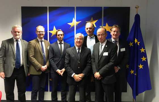 Face ir ES komisaras